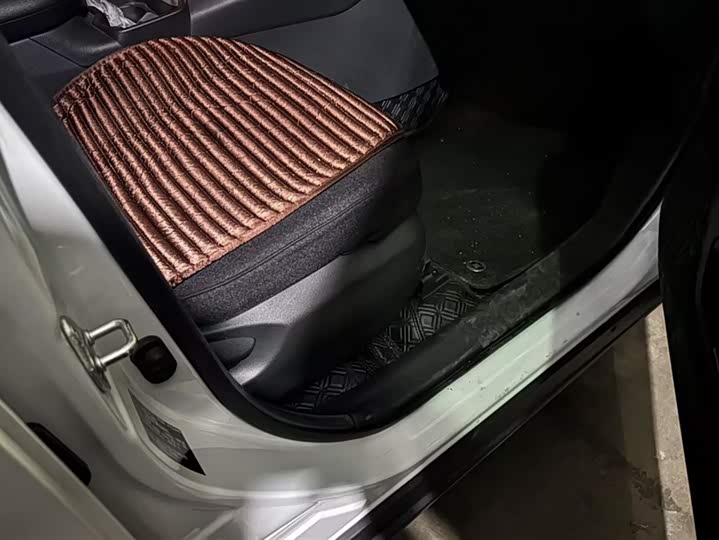 Фото 8 - Toyota RAV4