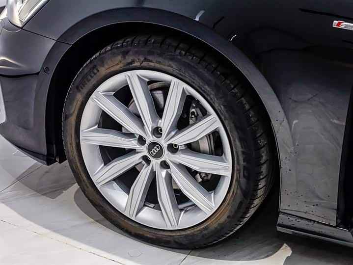 Фото 3 - Audi A6L