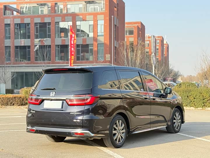 Фото 7 - Honda Odyssey