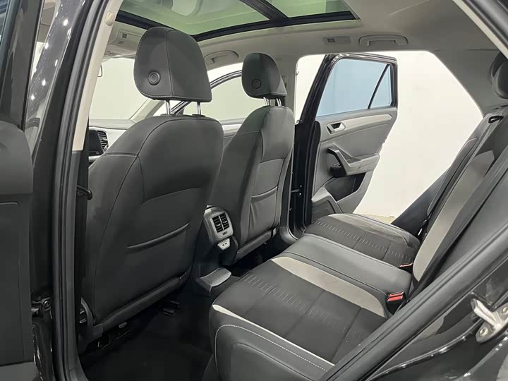 Фото 6 - Volkswagen T-Roc