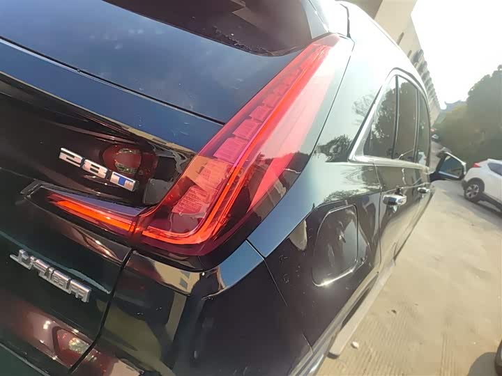 Фото 8 - Cadillac XT4