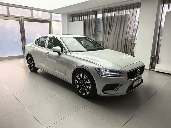 Фото 3 - Volvo S60