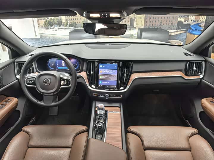 Фото 9 - Volvo S60