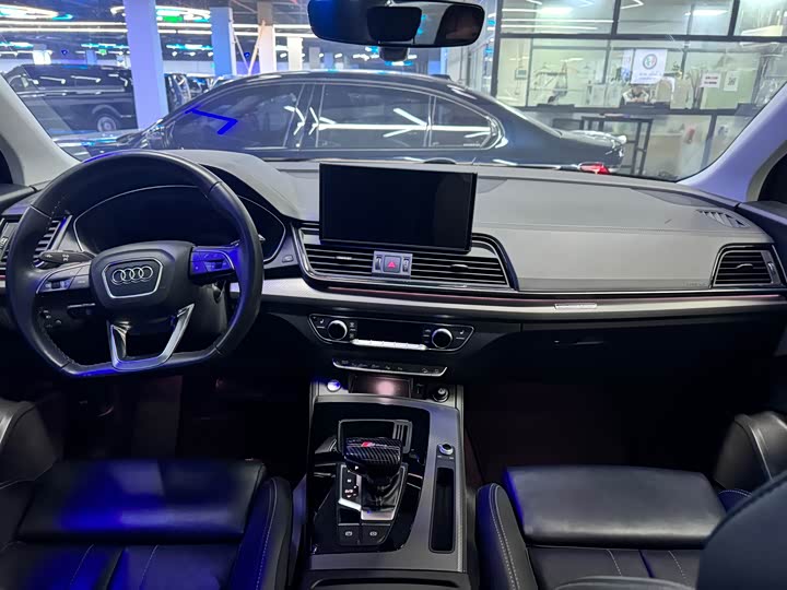 Фото 8 - Audi Q5L