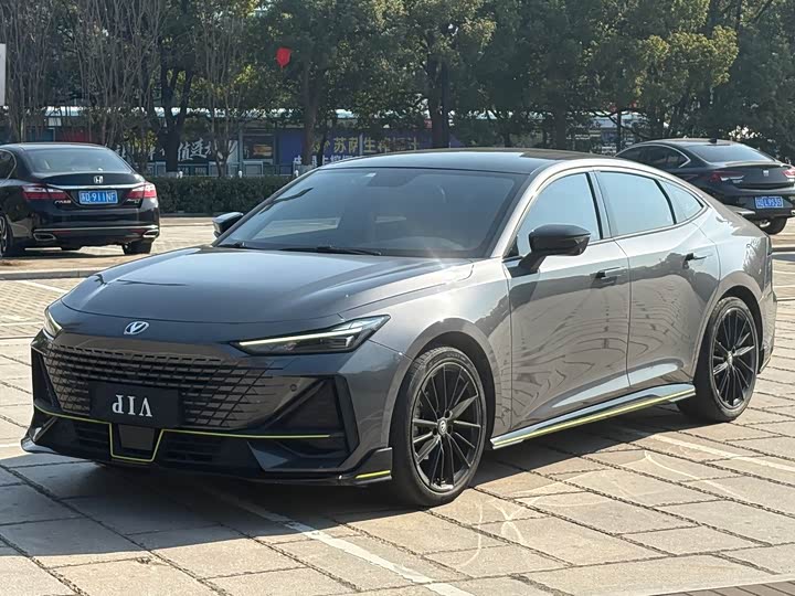 Фото 1 - Changan UNI-V