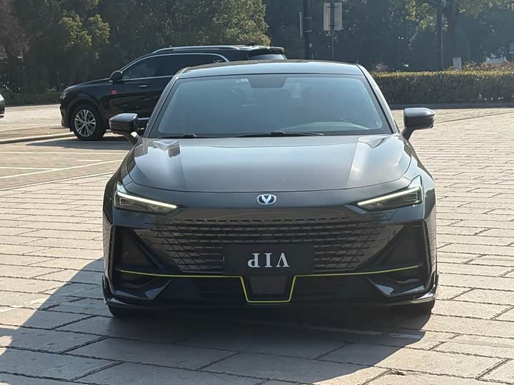 Фото 2 - Changan UNI-V