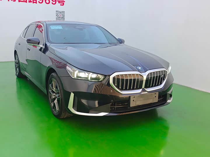 Фото 3 - BMW i5