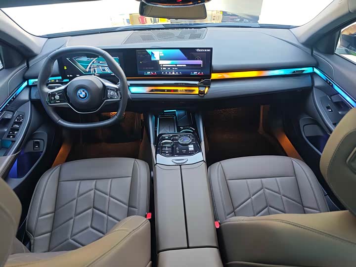 Фото 5 - BMW i5