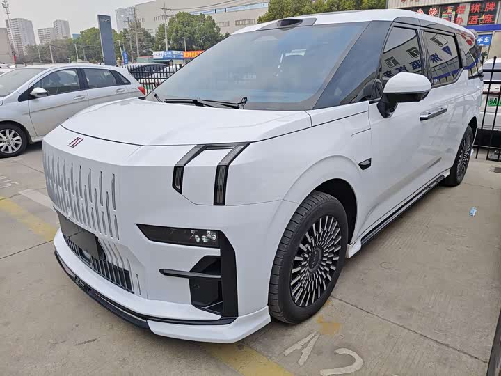 Фото 1 - Zeekr 009