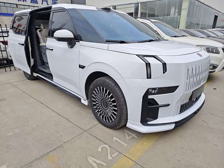 Фото 3 - Zeekr 009