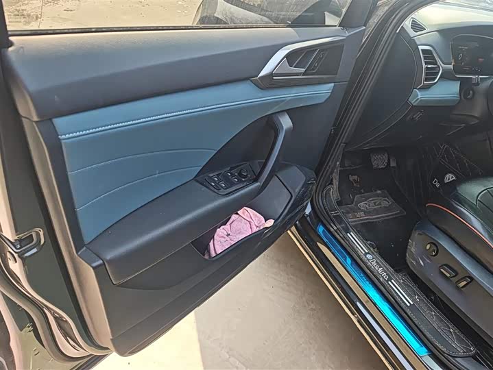 Фото 7 - Volkswagen Tharu