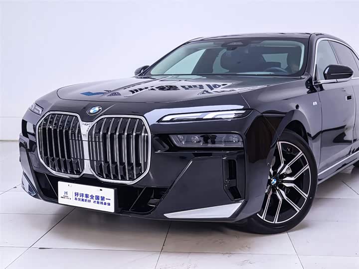 Фото 3 - BMW 7 Series