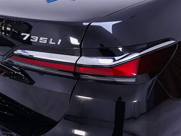 Фото 9 - BMW 7 Series