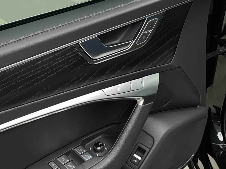 Фото 5 - Audi A6L