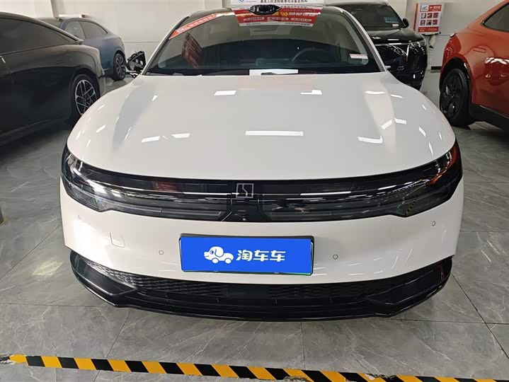 Фото 2 - Zeekr 007