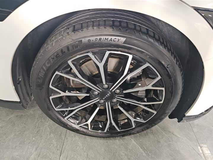 Фото 6 - Zeekr 007