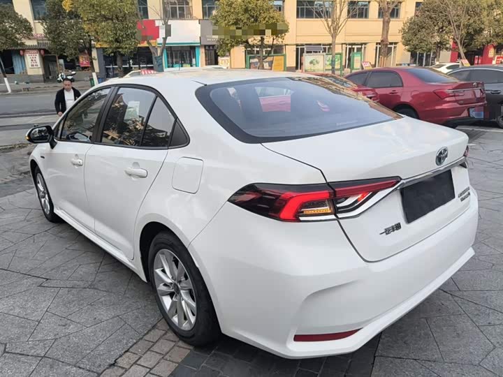 Фото 5 - Toyota Corolla