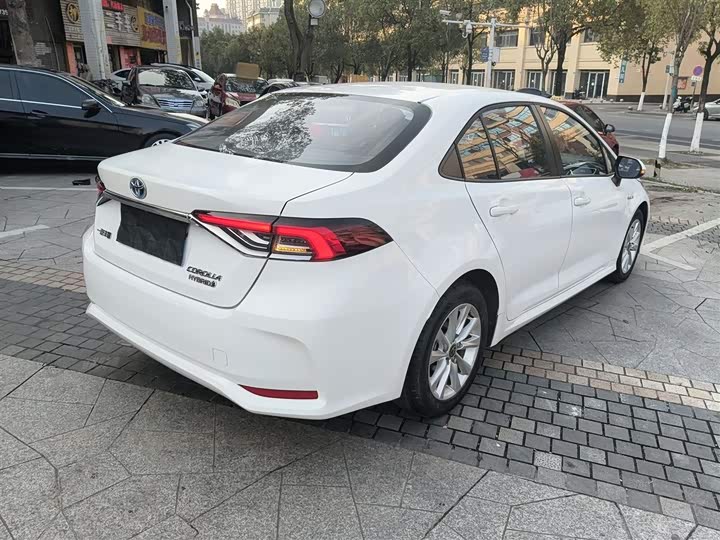 Фото 7 - Toyota Corolla