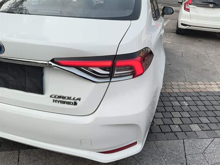 Фото 8 - Toyota Corolla