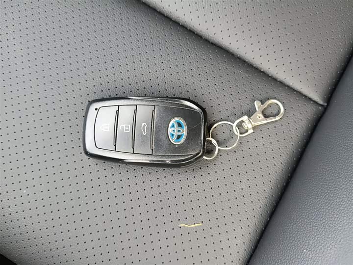 Фото 9 - Toyota Corolla