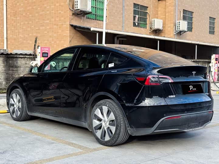 Фото 4 - Tesla Model Y