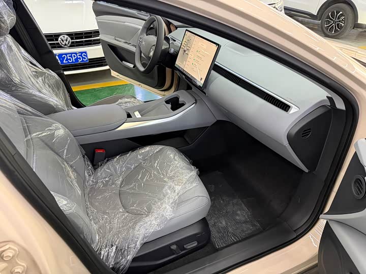 Фото 8 - XPeng Mona M03