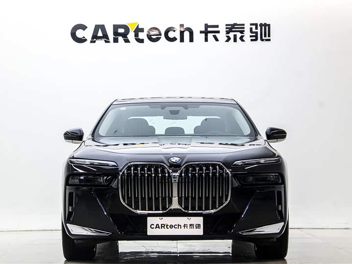 Фото 2 - BMW 7 Series