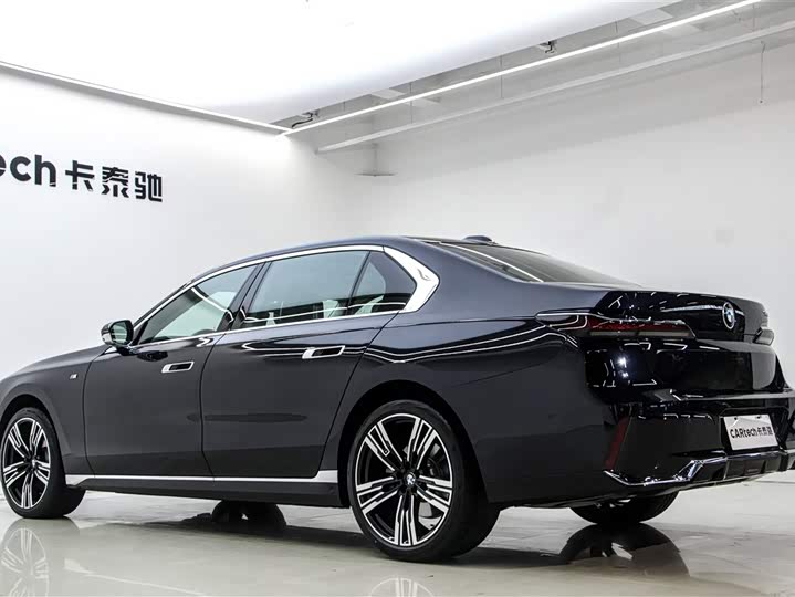 Фото 6 - BMW 7 Series