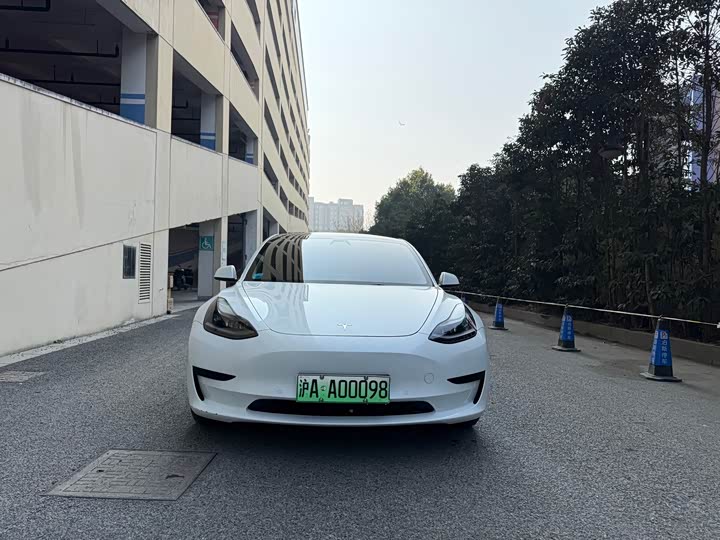 Фото 2 - Tesla Model 3