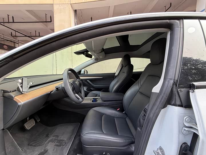 Фото 4 - Tesla Model 3