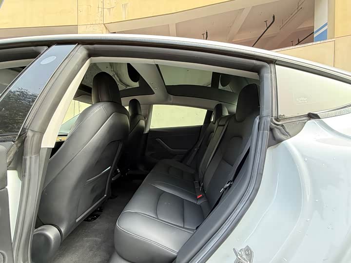 Фото 6 - Tesla Model 3