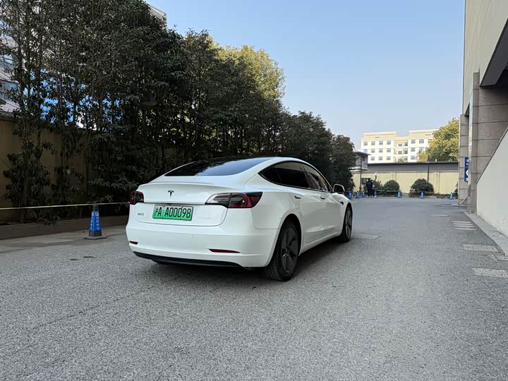 Фото 7 - Tesla Model 3