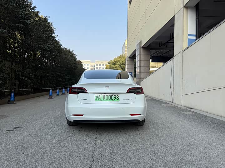 Фото 8 - Tesla Model 3