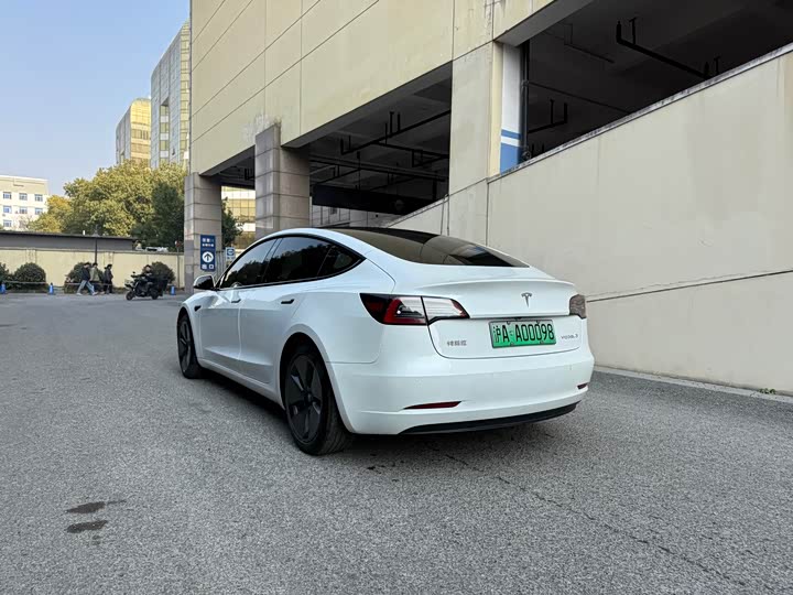 Фото 9 - Tesla Model 3