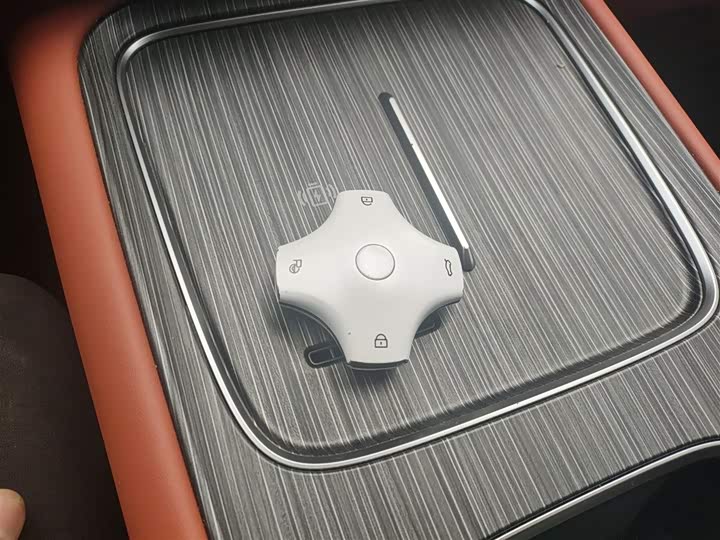 Фото 9 - Dongfeng Yipai eπ 008