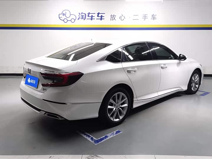 Фото 3 - Honda Accord