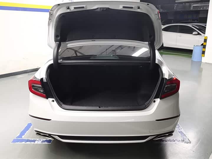 Фото 4 - Honda Accord