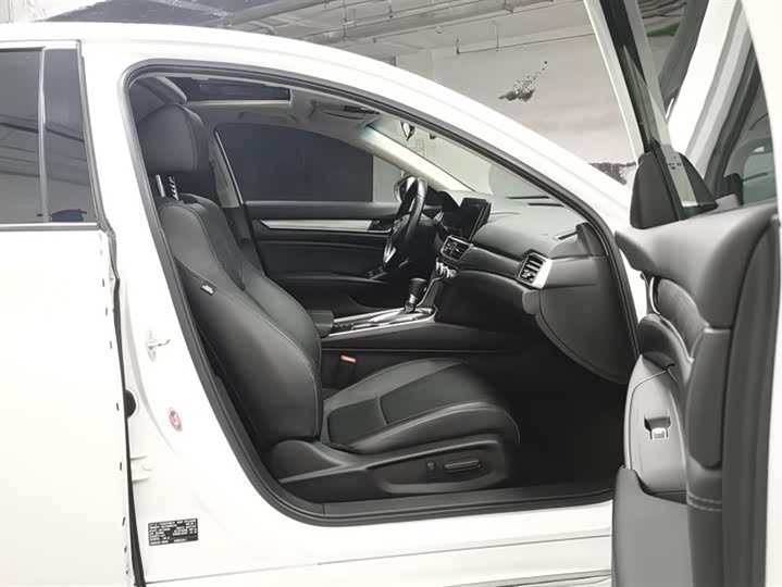 Фото 8 - Honda Accord