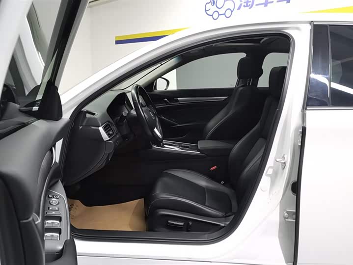 Фото 9 - Honda Accord