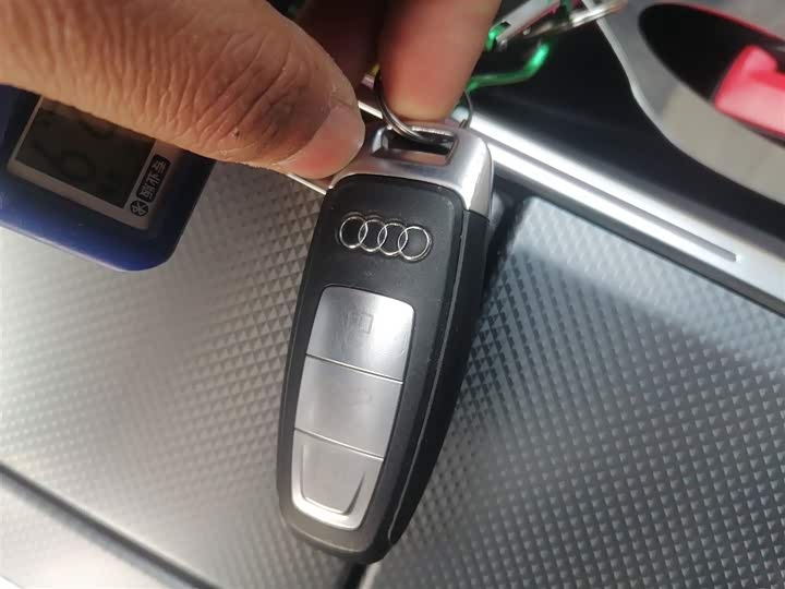 Фото 9 - Audi A6L