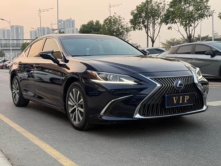 Фото 3 - Lexus ES