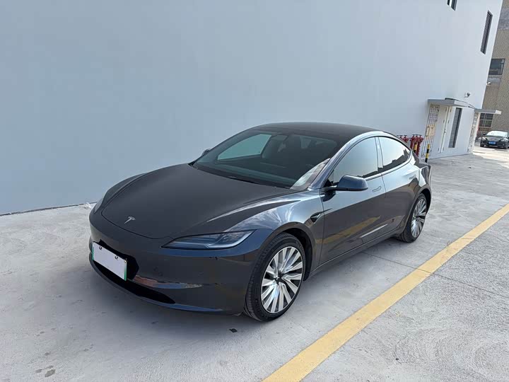 Фото 1 - Tesla Model 3