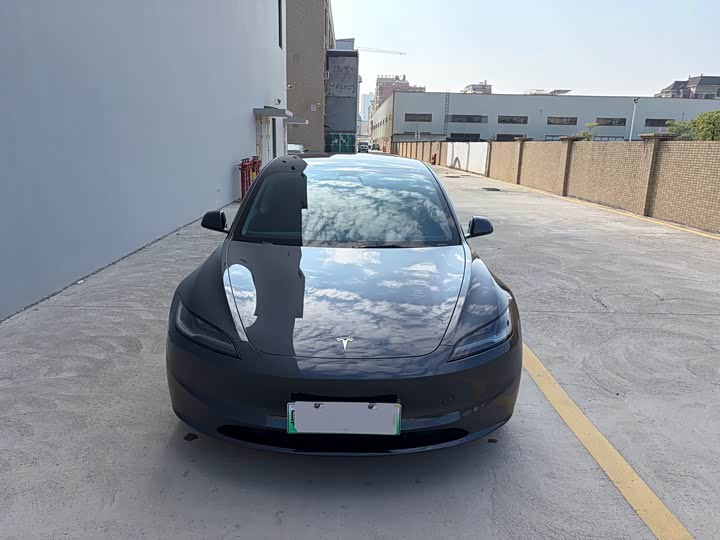 Фото 2 - Tesla Model 3