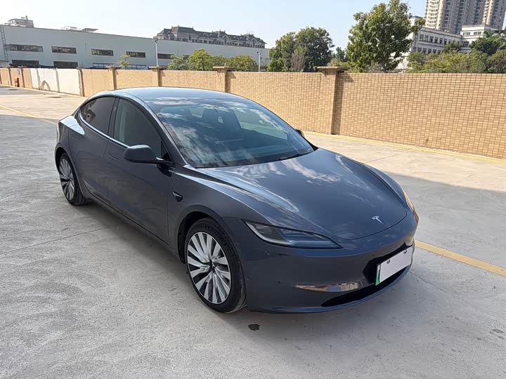 Фото 3 - Tesla Model 3