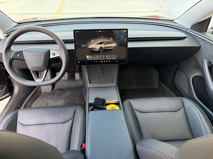 Фото 4 - Tesla Model 3