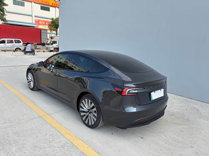 Фото 7 - Tesla Model 3