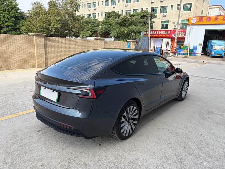 Фото 9 - Tesla Model 3