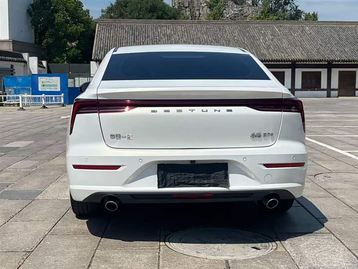 Фото 6 - Bestune B70