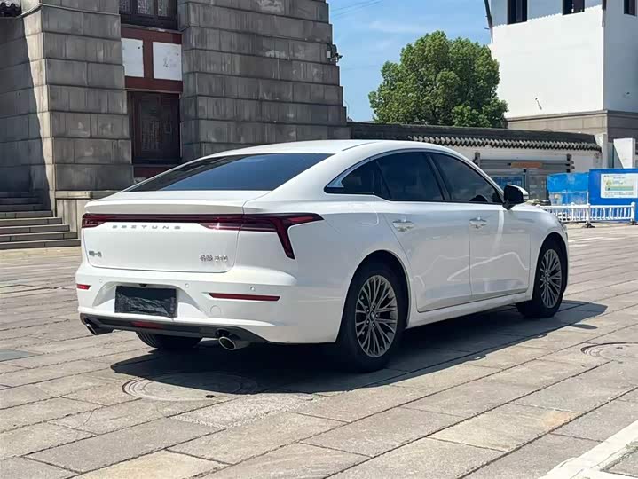 Фото 7 - Bestune B70