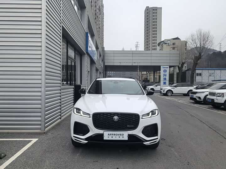 Фото 2 - Jaguar F-Pace